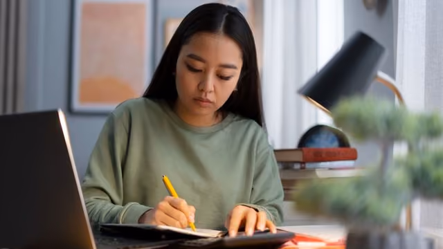 Cara Mengelola Keuangan Gaji UMR agar Tetap Stabil Setiap Bulan